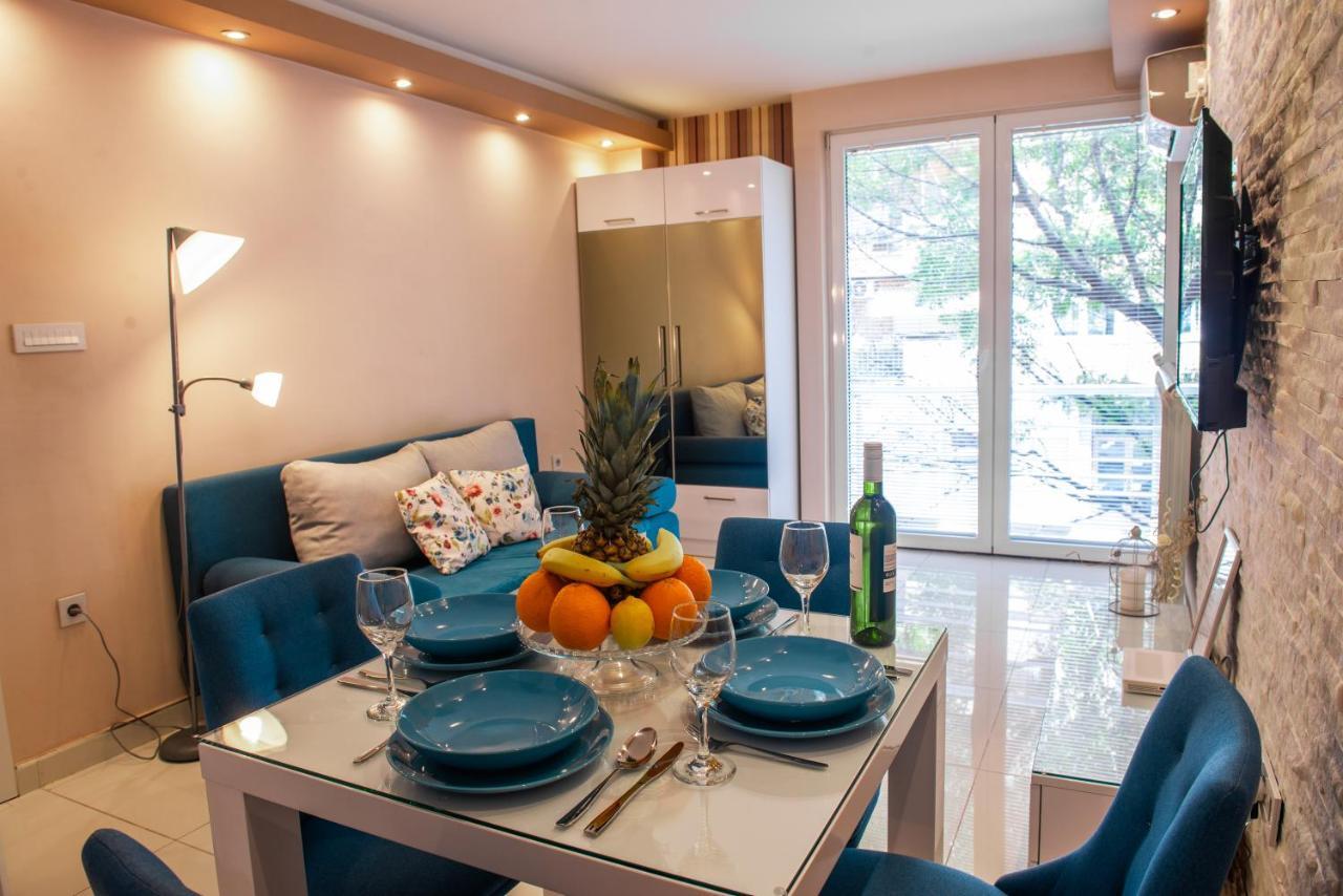 Turist Apartment Ni Buitenkant foto