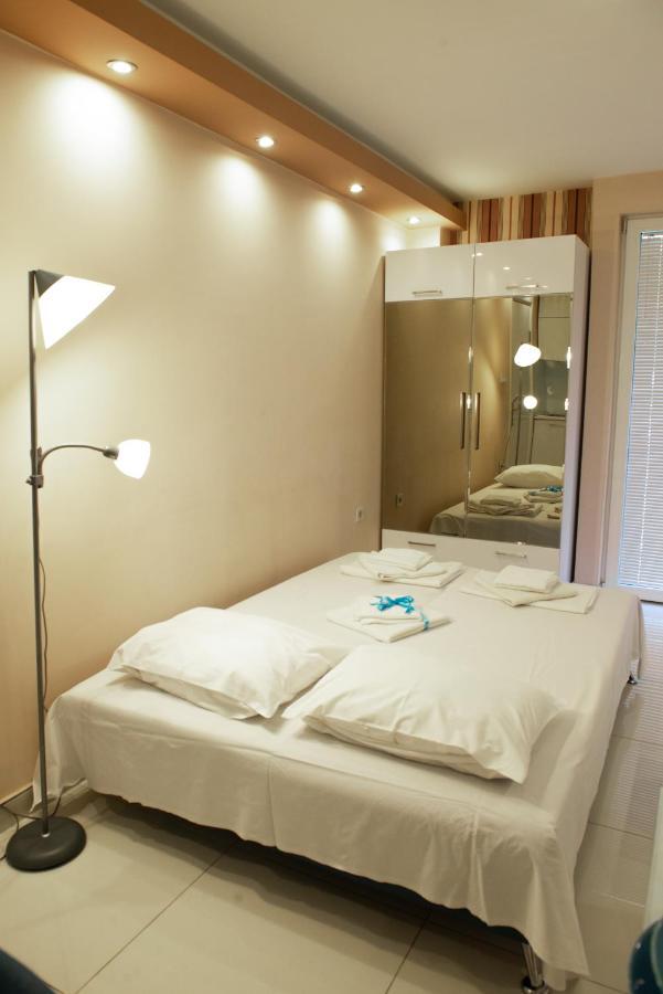 Turist Apartment Ni Buitenkant foto