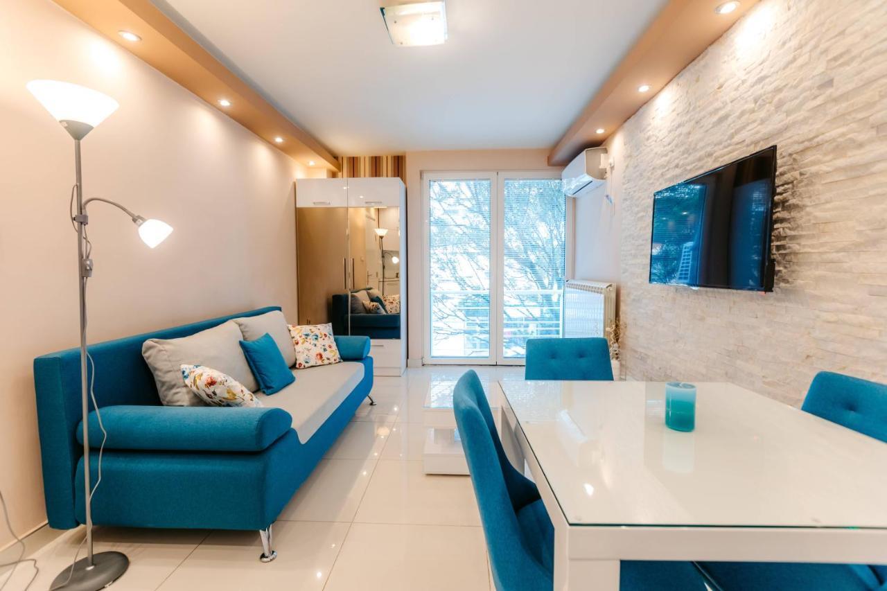 Turist Apartment Ni Buitenkant foto