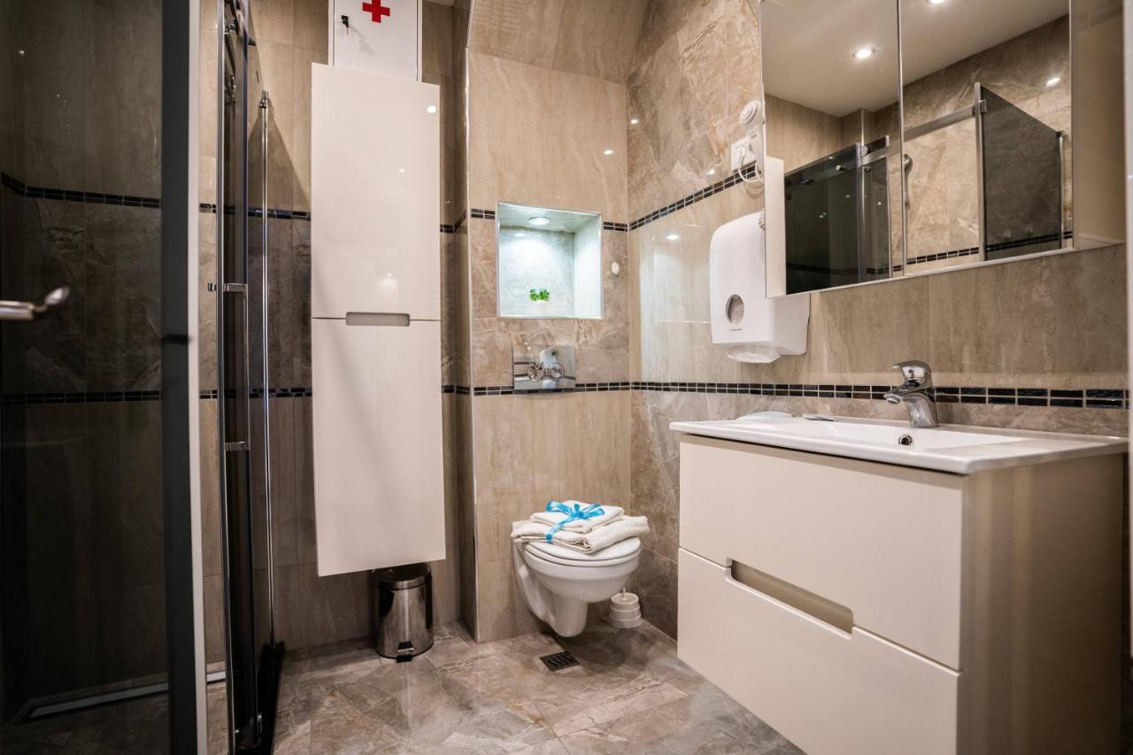 Turist Apartment Ni Buitenkant foto