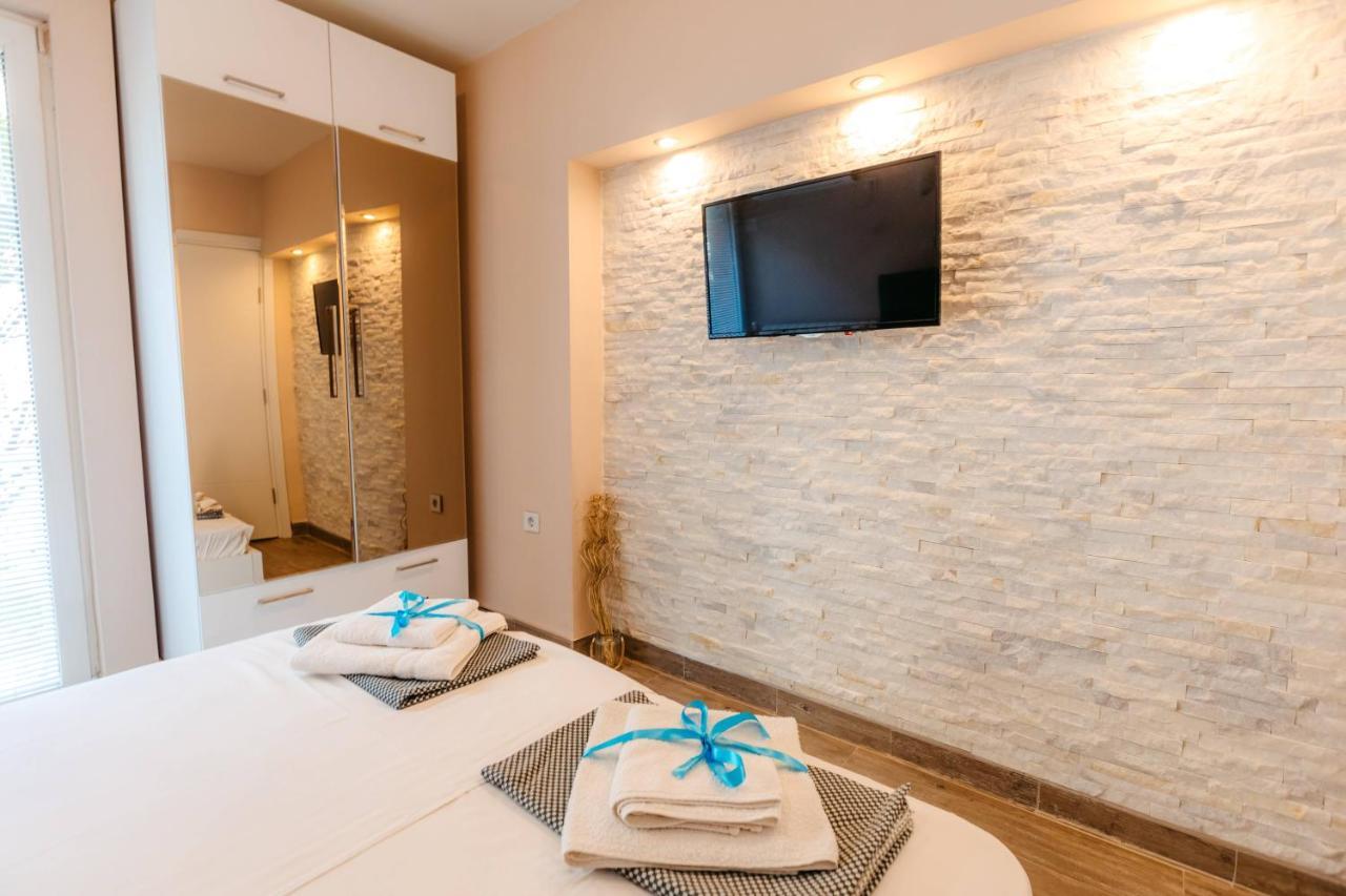 Turist Apartment Ni Buitenkant foto