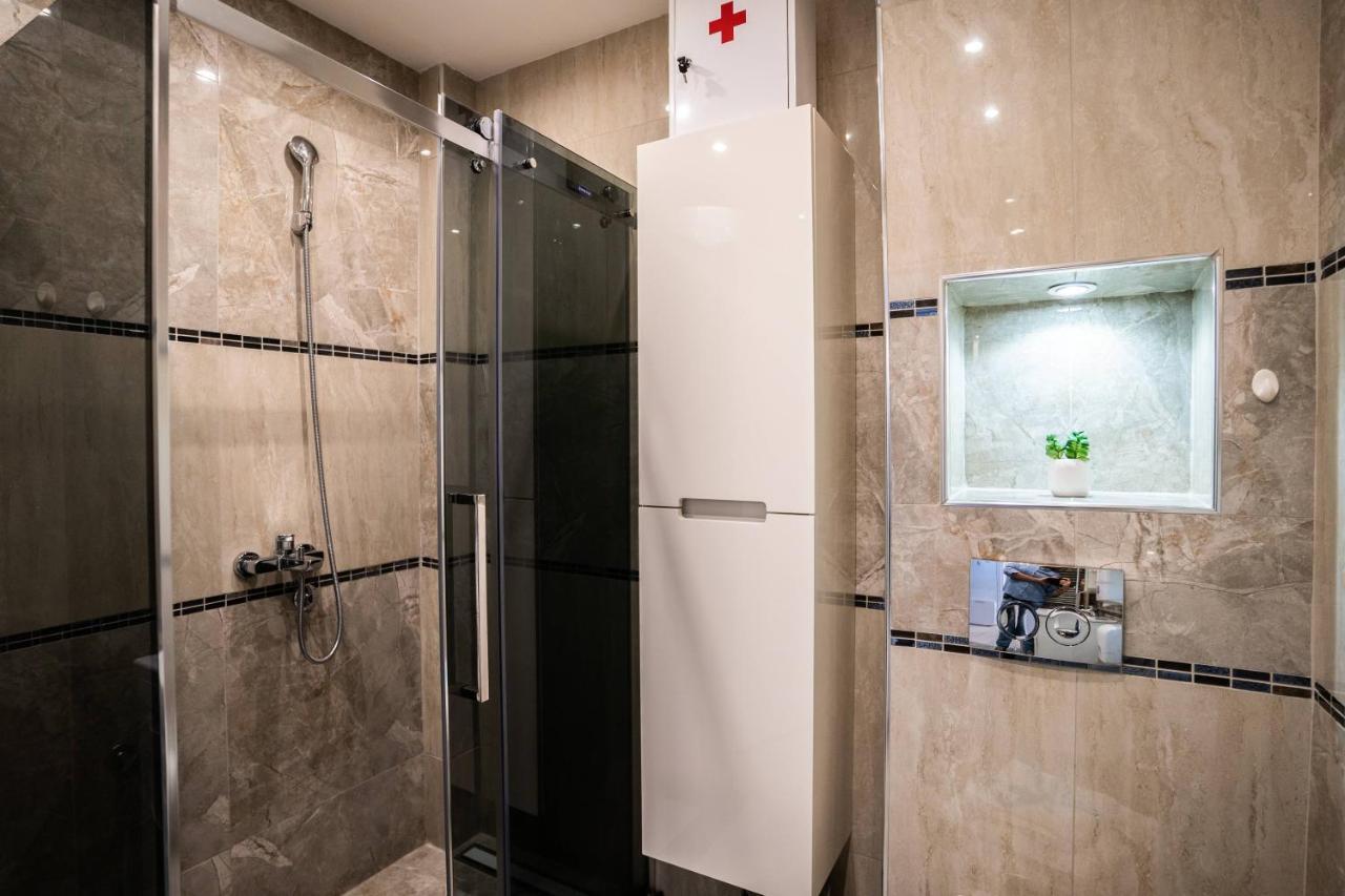 Turist Apartment Ni Buitenkant foto