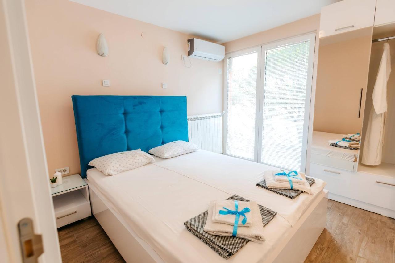 Turist Apartment Ni Buitenkant foto